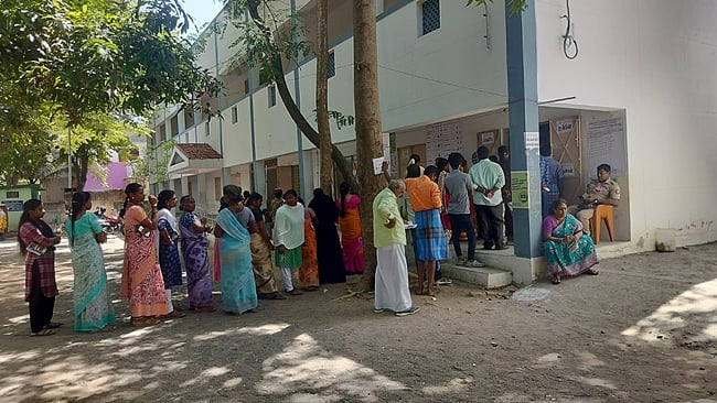 விக்கிரவாண்டி இடைத்தேர்தலில் அதிக வாக்குப்பதிவு அதிமுகவுக்கு சொல்லும் பாடமா?